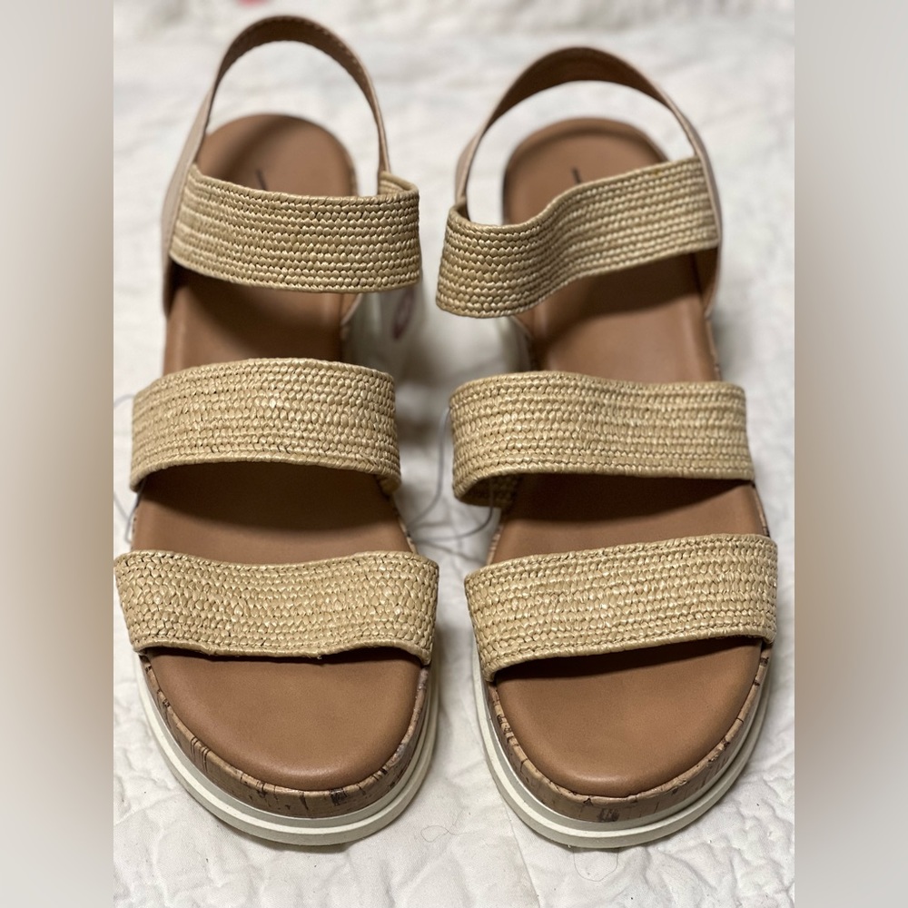 Universal Thread Platform Sandals size 10